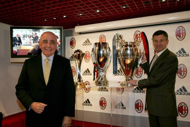 Vizepräsident Adriano Galliani (AC Mailand, li.) und Vorstandsvorsitzender Herbert Hainer (Adidas Salomon AG Deutschland) verlängern bei einem Pressetermin ihre erfolgreiche Zusammenarbeit mit einem neuen Ausrüstervertrag - Fußball EC 1 Herren Serie A 2007 2008 1. Italienische Liga Champions League Milan Europapokalsieger Europacupsieger Vdig Gruppe Wirtschaft Vertrag Verlängerung Klubweltmeister Mailand Supercup Europapokal Europacup Pokal Club Fußball EC 1 Herren Serie A 2007 2008 1. Italienische Liga Champions League Milan Europapokalsieger Europacupsieger Vdig Gruppe Wirtschaft Vertrag Verlängerung Klubweltmeister Mailand Supercup Europapokal Europacup Pokal Club