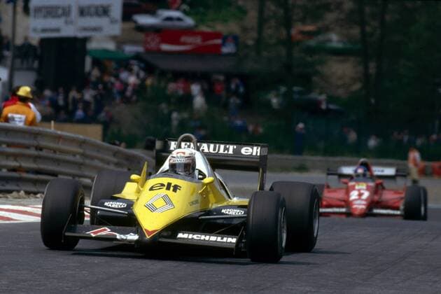 Alain Prost (Frankreich Renault) in seinem Boliden -  Motorsport Grand Prix Herren Großer Preis von Südafrika 1983, Formel 1 Weltmeisterschaft, F1, F, GP, WM Einzelbild Kyalami Motorsport Grand Prix Herren Großer Preis von Südafrika 1983, Formel 1 Weltmeisterschaft, F1, F, GP, WM Einzelbild Kyalami