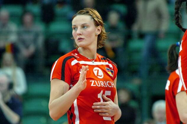 Angelina Grün (Deutschland) - Schulterblick Volleyball Länderspiel Damen Olympiaqualifikation 2008, Olympia Qualifikation, Nationalmannschaft, Nationaltrikot, Einzelbild Halle Westfalen Volleyball Länderspiel Damen Olympiaqualifikation 2008, Olympia Qualifikation, Nationalmannschaft, Nationaltrikot, Einzelbild Halle Westfalen