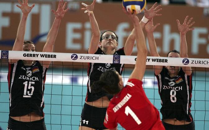 Angelina Grün (li.), Christiane Fürst (Mitte) und Cornelia Dumler (alle Deutschland) im Duell Volleyball Länderspiel Damen Olympiaqualifikation 2007 2008, Olympia Qualifikation, Nationalmannschaft, Nationaltrikot, Gruppe Halle Westfalen Dynamik, Volleyball Länderspiel Damen Olympiaqualifikation 2007 2008, Olympia Qualifikation, Nationalmannschaft, Nationaltrikot, Gruppe Halle Westfalen Dynamik,