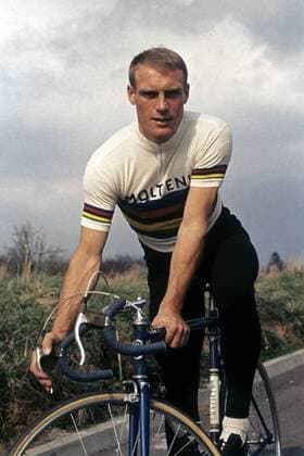 Bilder des Tages - SPORT Rudi Altig (BR Deutschland) Radsport Herren Straßenradsport 1967, Straße, Rad, Fotoshooting, Vdia Einzelbild Radsport Herren Straßenradsport 1967, Straße, Rad, Fotoshooting, Vdia Einzelbild
