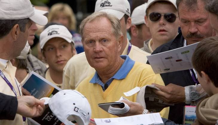 Jack Nicklaus (USA) schreibt Autogramme -  (whi2005070404) Golf Herren Telus Skins Game 2005 Gruppe Whistler, British Columbia Golf Herren Telus Skins Game 2005 Gruppe Whistler, British Columbia