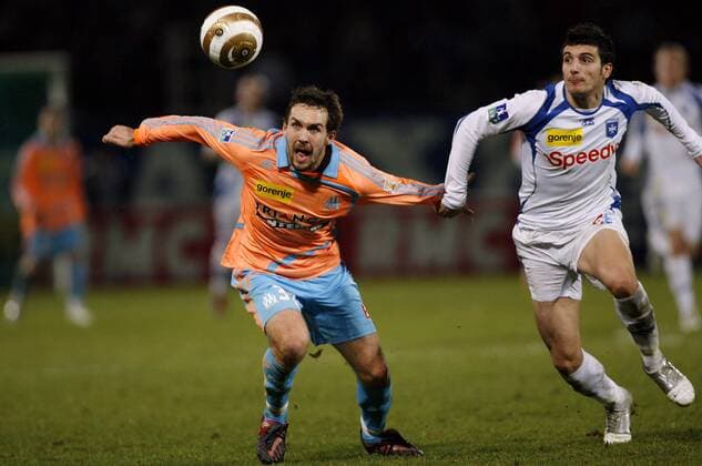 Daniel Niculae (Auxerre, re.) gegen Gael Givet (Marseille) - (pan24009) Fußball Herren Coupe de la Ligue 2007 2008, Französischer Pokal, Ligapokal, AJ Auxerre - Olympique de Marseille, OM Gruppe Auxerre Dynamik, Fußball Herren Coupe de la Ligue 2007 2008, Französischer Pokal, Ligapokal, AJ Auxerre - Olympique de Marseille, OM Gruppe Auxerre Dynamik,