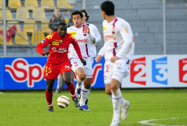 Alphousseyni Keita (Le Mans, li.) verfolgt von Fred (Lyon) -  (pan24008) Fußball Herren Coupe de la Ligue 2007 2008, Französischer Pokal, Ligapokal, Pokalspiel Gruppe Le Mans Dynamik, Fußball Herren Coupe de la Ligue 2007 2008, Französischer Pokal, Ligapokal, Pokalspiel Gruppe Le Mans Dynamik,