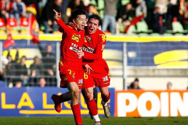 Daisuke Matsui (li.) und Martin Douillard (beide Le Mans) - Torjubel -  (pan24008) Fußball Herren Coupe de la Ligue 2007 2008, Französischer Pokal, Ligapokal, Pokalspiel Gruppe Le Mans Freude, Begeisterung Fußball Herren Coupe de la Ligue 2007 2008, Französischer Pokal, Ligapokal, Pokalspiel Gruppe Le Mans Freude, Begeisterung