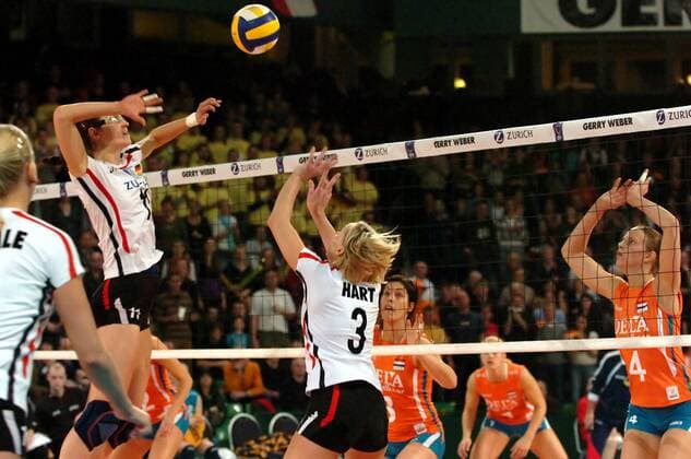 Christiane Fürst (li.) und Tanja Hart (beide Deutschland) Volleyball Länderspiel Damen Olympiaqualifikation 2008, Olympia Qualifikation, Nationalteam, Nationaltrikot Gruppe Halle Westfalen Volleyball Länderspiel Damen Olympiaqualifikation 2008, Olympia Qualifikation, Nationalteam, Nationaltrikot Gruppe Halle Westfalen
