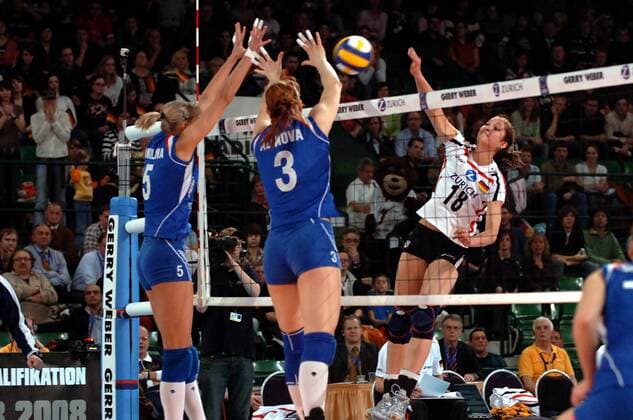Corina Ssuschke (Deutschland, re.) gegen Natalia Alimova (Mitte) und Liubov Shashkova (beide Russland) Volleyball Damen Olympiaqualifikation 2008, Olympia Qualifikation, Länderspiel, Nationalmannschaft, Nationaltrikot Gruppe Halle Westfalen Dynamik, Volleyball Damen Olympiaqualifikation 2008, Olympia Qualifikation, Länderspiel, Nationalmannschaft, Nationaltrikot Gruppe Halle Westfalen Dynamik,