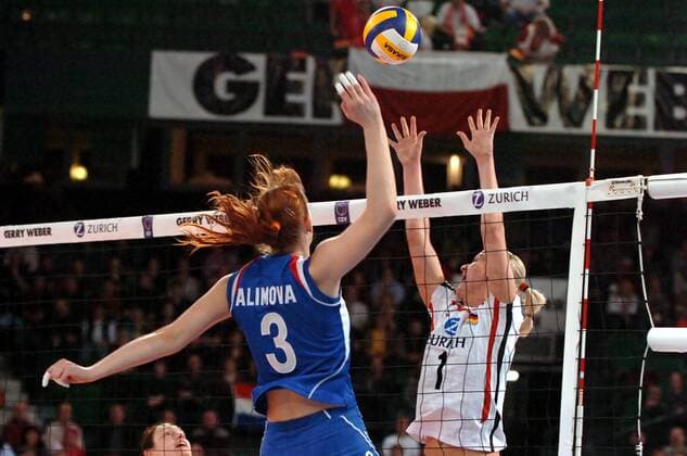 Hanka Pachale (Deutschland, re.) gegen Natalia Alimova (Russland) Volleyball Damen Olympiaqualifikation 2008, Olympia Qualifikation, Länderspiel, Nationalmannschaft, Nationaltrikot Gruppe Halle Westfalen Volleyball Damen Olympiaqualifikation 2008, Olympia Qualifikation, Länderspiel, Nationalmannschaft, Nationaltrikot Gruppe Halle Westfalen