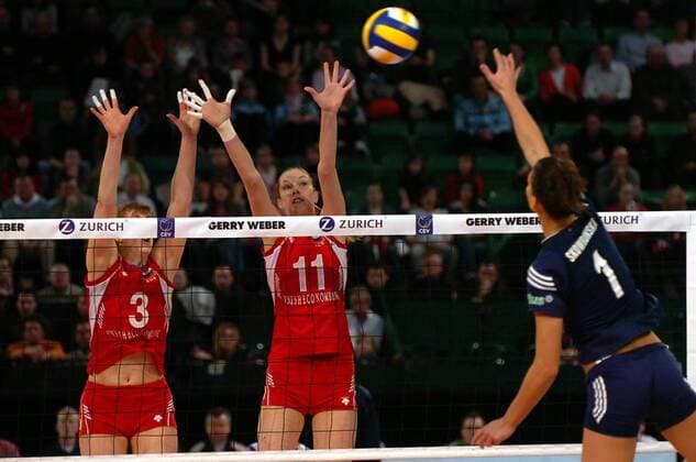 Ekaterina Gamova (Mitte) und Natalia Alimova (li., beide Rußland) im Duell Volleyball Länderspiel Damen Olympia Qualifikation 2008, Olympiaqualifikation, Nationalmannschaft, Nationaltrikot Finale Endspiel Gruppe Rußland - Polen 3:2 Halle Westfalen Dynamik, Volleyball Länderspiel Damen Olympia Qualifikation 2008, Olympiaqualifikation, Nationalmannschaft, Nationaltrikot Finale Endspiel Gruppe Rußland - Polen 3:2 Halle Westfalen Dynamik,