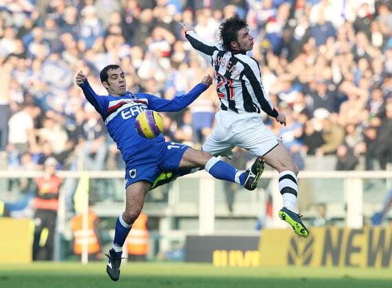Claudio Bellucci (Sampdoria Genua, li.) gegen Zdenek Grygera (Juventus Turin) -  Fußball Herren Serie A 2007 2008, 1. Italienische Liga, Juventus Turin - Sampdoria Genua 0:0, Juve Gruppe Turin Dynamik, Kampf, Fußball Herren Serie A 2007 2008, 1. Italienische Liga, Juventus Turin - Sampdoria Genua 0:0, Juve Gruppe Turin Dynamik, Kampf,