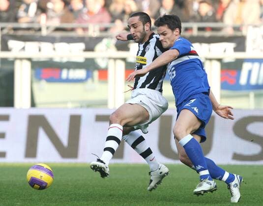 Cristian Molinaro (Juventus Turin, li.) gegen Christian Maggio (Sampdoria Genua) -  Fußball Herren Serie A 2007 2008, 1. Italienische Liga, Juventus Turin - Sampdoria Genua 0:0, Juve Gruppe Turin Dynamik, Kampf, Fußball Herren Serie A 2007 2008, 1. Italienische Liga, Juventus Turin - Sampdoria Genua 0:0, Juve Gruppe Turin Dynamik, Kampf,