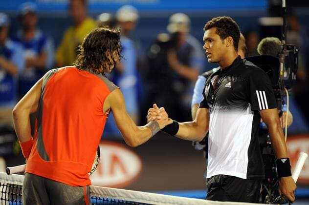 Jo Wilfried Tsonga (Frankreich, re.) nimmt die Glückwünsche von Rafael Nadal (Spanien) entgegen -  Tennis Herren Australian Open 2008, Grand Slam, ATP Tour Gruppe Melbourne Tennis Herren Australian Open 2008, Grand Slam, ATP Tour Gruppe Melbourne