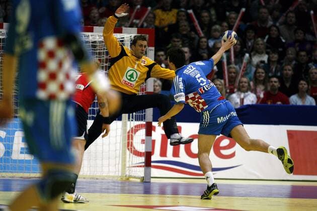 Domagoj Duvnjak (Kroatien, re.) gegen Torwart Steinar Ege (Norwegen) - Handball EM Herren EM 2008, Länderspiel, Nationalmannschaft, Nationaltrikot, Kroatien -Norwegen, Gruppe Stavanger Handball EM Herren EM 2008, Länderspiel, Nationalmannschaft, Nationaltrikot, Kroatien -Norwegen, Gruppe Stavanger