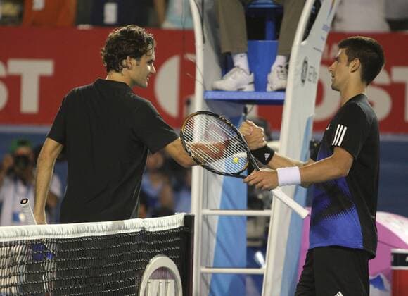 Roger Federer (Schweiz, li.) gratuliert Novak Djokovic (Serbien) zum Finaleinzug Tennis Herren Australian Open 2008, Grand Slam, ATP Tour Gruppe Melbourne Tennis Herren Australian Open 2008, Grand Slam, ATP Tour Gruppe Melbourne