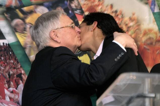 Steffi Jones (OK Präsidentin Frauen Fußball WM 2011) und DFB Präsident Dr. Theo Zwanziger (beide Deutschland) anlässlich der Büro Eröffnung des OK FIFA WM 2011 in der Frankfurter DFB Zentrale Fußball Damen WM Organisation 2008, Nationalteam, Frauen, Frauenfußball, Büroeröffnung, Einweihung Gruppe Begrüßung Frankfurt M. Freude, Fußball Damen WM Organisation 2008, Nationalteam, Frauen, Frauenfußball, Büroeröffnung, Einweihung Gruppe Begrüßung Frankfurt M. Freude,