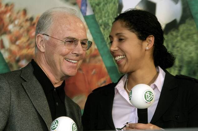 Steffi Jones (OK Präsidentin Frauen Fußball WM 2011) und Franz Beckenbauer (beide Deutschland) anlässlich der Büro Eröffnung des OK FIFA WM 2011 in der Frankfurter DFB Zentrale Fußball WM Damen WM Organisation 2008, Nationalteam, Frauen, Frauenfußball, Einweihung, Büroeröffnung, Gruppe Frankfurt M. Glück, Freude, Fußball WM Damen WM Organisation 2008, Nationalteam, Frauen, Frauenfußball, Einweihung, Büroeröffnung, Gruppe Frankfurt M. Glück, Freude,
