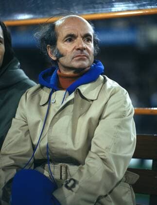 Trainer Dettmar Cramer (Bayern) Fußball 1. BL Herren DEUTSCHSPRACHIGE SPORTZEITSCHRIFTEN UND -ZEITUNGEN NUR NACH RÜCKSPRACHE, Saison 1976 1977 Einzelbild Aufnahmedatum geschätzt Bremen Fußball 1. BL Herren DEUTSCHSPRACHIGE SPORTZEITSCHRIFTEN UND -ZEITUNGEN NUR NACH RÜCKSPRACHE, Saison 1976 1977 Einzelbild Aufnahmedatum geschätzt Bremen
