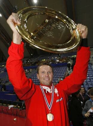 Lars Christiansen (Dänemark) - Europameister 2008 mit der goldenen Trophäe Handball Länderspiel Herren EM 2008, Nationalteam, Finale, Feier, feiern, Siegesfeier Einzelbild Lillehammer Freude, Handball Länderspiel Herren EM 2008, Nationalteam, Finale, Feier, feiern, Siegesfeier Einzelbild Lillehammer Freude,