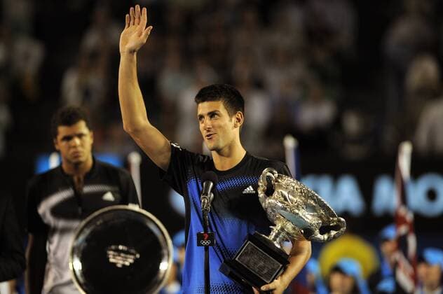 Sieger Novak Djokovic (Serbien, re.) bedankt sich nach dem Gewinn der Australian Open 2008 bei den Anhängern, dahinter der Zweitplatziert Jo Wilfried Tsonga (Frankreich) Tennis Herren Australian Open 2008, Grand Slam, ATP Tour Gruppe Melbourne Tennis Herren Australian Open 2008, Grand Slam, ATP Tour Gruppe Melbourne