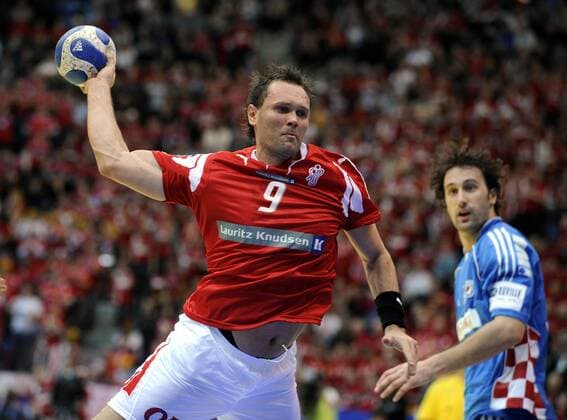 Lars Christiansen (Dänemark) am Ball Handball Länderspiel Herren EM 2008, Nationalteam, Nationaltrikot, Finale Einzelbild Lillehammer Dynamik, Handball Länderspiel Herren EM 2008, Nationalteam, Nationaltrikot, Finale Einzelbild Lillehammer Dynamik,
