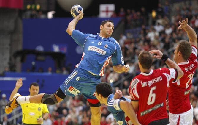 Blazenko Lackovic (Kroatien, li.) im Duell Handball Länderspiel Herren EM 2008, Nationalteam, Nationaltrikot, Endspiel, Finale, Dänemark - Kroatien 24:20 Gruppe Lillehammer Dynamik, Handball Länderspiel Herren EM 2008, Nationalteam, Nationaltrikot, Endspiel, Finale, Dänemark - Kroatien 24:20 Gruppe Lillehammer Dynamik,