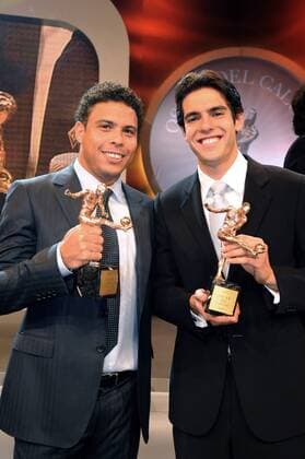 Ronaldo (li.) wird beim Oscar del Calcio 2008 zum besten Spieler der letzten 10 Jahre gekürt und sein Landsmann Kaka (beide AC Mailand beide Brasilien) zu Italiens Fußballer des Jahres 2007 und zum besten Ausländer der Serie A - Fußball Herren Serie A 2007 2008, 1. Italienische Liga, AC Mailand, Milan, Ehrung, Auszeichnung, Italienischer Sieg Gruppe Preisträger, Preisverleihung Mailand, Gala, Sportgala, Sieger Freude, Fußball Herren Serie A 2007 2008, 1. Italienische Liga, AC Mailand, Milan, Ehrung, Auszeichnung, Italienischer Sieg Gruppe Preisträger, Preisverleihung Mailand, Gala, Sportgala, Sieger Freude,