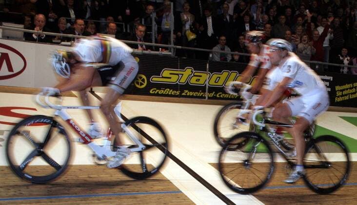 Franco Marvulli (Schweiz, li.) gewinnt das Berliner Sechstagerennen 2008 vor Guido Fulst (Deutschland) Radsport Herren Sechstagerennen 2008 Sechstage Sechs Sixdays six days Rad bahn Halle Indoor Bahnrad Bahnradsport Gruppe Berlin Dynamik, Radsport Herren Sechstagerennen 2008 Sechstage Sechs Sixdays six days Rad bahn Halle Indoor Bahnrad Bahnradsport Gruppe Berlin Dynamik,