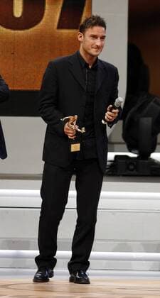 Francesco Totti (AS Rom Italien) wird als bester italienischer Spieler der Serie A 2007 ausgezeichnet - Fußball Herren Oscar del Calcio 2008, Ehrung, Auszeichnung, Spielerehrung, Spielerauszeichnung, Preisverleihung Einzelbild Serie A 2007 2008, 1. Italienische Liga, Mailand, AS Roma Fußball Herren Oscar del Calcio 2008, Ehrung, Auszeichnung, Spielerehrung, Spielerauszeichnung, Preisverleihung Einzelbild Serie A 2007 2008, 1. Italienische Liga, Mailand, AS Roma