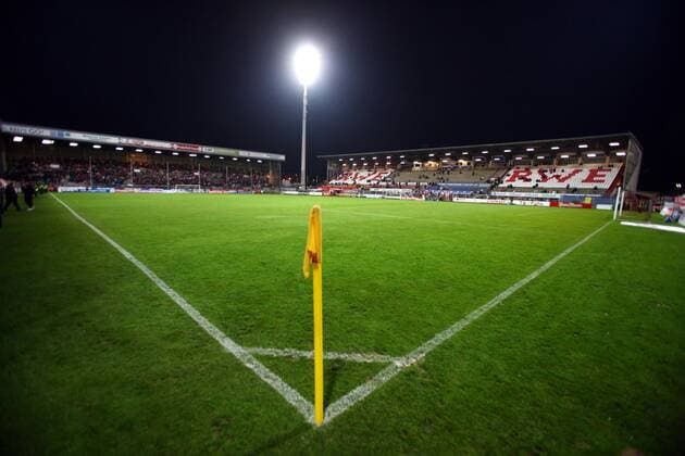 Fußball, Stadiongeschichte Rot-Weiß Essen Georg Melches Stadion an der Hafenstraße - Heimspielstätte von Rot Weiss Essen Fußball Herren DFB Pokal 2007 2008, Pokalspiel, Rot Weiss Essen, RWE, RW Totale Georg Melches Stadion Essen Fußball Herren DFB Pokal 2007 2008, Pokalspiel, Rot Weiss Essen, RWE, RW Totale Georg Melches Stadion Essen