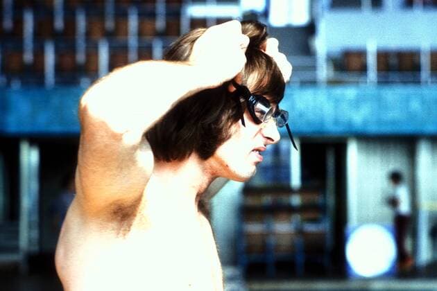 Roland Matthes (DDR) beim Aufsetzen der Schwimmbrille Schwimmen Herren Schwimmsport 1976, Training Einzelbild Aufnahmedatum geschätzt Schwimmen Herren Schwimmsport 1976, Training Einzelbild Aufnahmedatum geschätzt