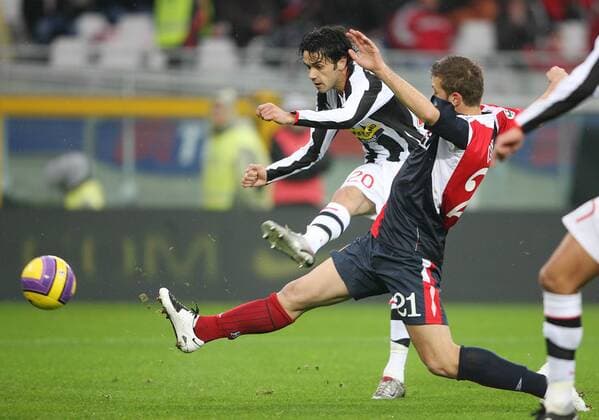 Raffaele Palladino (Juventus Turin, li.) gegen Michele Canini (Cagliari) -  Fußball Herren Serie A 2007 2008, 1. Italienische Liga, Juventus Turin - US Cagliari Calcio 1:1, Juve Gruppe Turin Dynamik, Fußball Herren Serie A 2007 2008, 1. Italienische Liga, Juventus Turin - US Cagliari Calcio 1:1, Juve Gruppe Turin Dynamik,