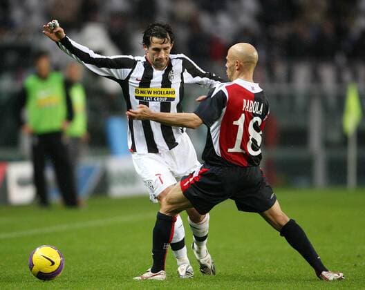 Hasan Salihamidzic (Juventus Turin, li.) gegen Andrea Parola (Cagliari) -  Fußball Herren Serie A 2007 2008, 1. Italienische Liga, Juventus Turin - US Cagliari Calcio 1:1, Juve Gruppe Turin Dynamik, Fußball Herren Serie A 2007 2008, 1. Italienische Liga, Juventus Turin - US Cagliari Calcio 1:1, Juve Gruppe Turin Dynamik,