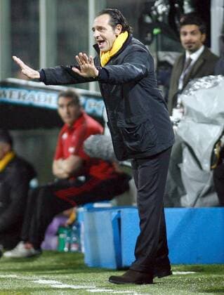 Trainer Claudio Cesare Prandelli (AC Florenz) gibt Anweisungen -  Fußball Herren Serie A 2007 2008, 1. Italienische Liga, ACF Fiorentina Einzelbild Florenz Fußball Herren Serie A 2007 2008, 1. Italienische Liga, ACF Fiorentina Einzelbild Florenz