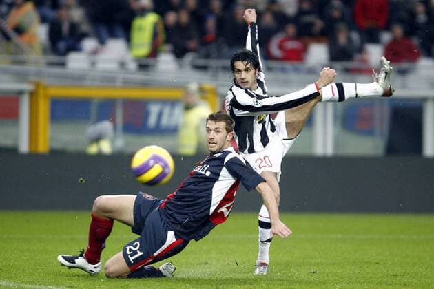 Raffaele Palladino (Juventus Turin, re.) gegen Michele Canini (Cagliari) - Fußball Herren Serie A 2007 2008, 1. Italienische Liga, Juventus Turin - US Cagliari Calcio 1:1, Juve, Vdig Gruppe Turin Dynamik, Fußball Herren Serie A 2007 2008, 1. Italienische Liga, Juventus Turin - US Cagliari Calcio 1:1, Juve, Vdig Gruppe Turin Dynamik,