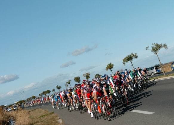 Fahrerfeld bei der Etoile de Besseges 2008 -  Radsport Herren Etoile de Besseges 2008, Straßenradsport, Straße, Rad Totale 1. Etappe: Grau du Roi Radsport Herren Etoile de Besseges 2008, Straßenradsport, Straße, Rad Totale 1. Etappe: Grau du Roi