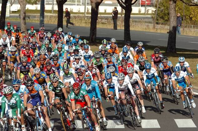 Fahrerfeld bei der Etoile de Besseges 2008 -  Radsport Herren Etoile de Besseges 2008, Straßenradsport, Straße, Rad Totale 1. Etappe: Grau du Roi Radsport Herren Etoile de Besseges 2008, Straßenradsport, Straße, Rad Totale 1. Etappe: Grau du Roi