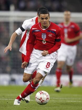 Jermaine Jenas (England) am Ball -  Fußball Länderspiel Herren Freundschaftsspiel 2008, Test, Testspiel, Nationalteam, Nationaltrikot Einzelbild London Dynamik, Fußball Länderspiel Herren Freundschaftsspiel 2008, Test, Testspiel, Nationalteam, Nationaltrikot Einzelbild London Dynamik,