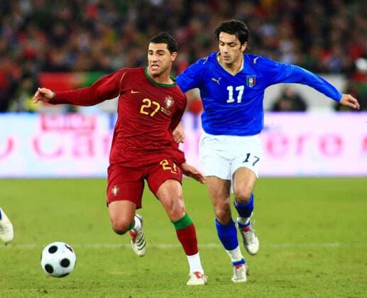 Raffaele Palladino (Italien, re) gegen Ricardo Quaresma (Portugal) Fußball Länderspiel Herren Freundschaftsspiel 2008, Testspiel, Test, Nationalmannschaft, Nationaltrikot Gruppe Zürich Dynamik, Kampf, Fußball Länderspiel Herren Freundschaftsspiel 2008, Testspiel, Test, Nationalmannschaft, Nationaltrikot Gruppe Zürich Dynamik, Kampf,