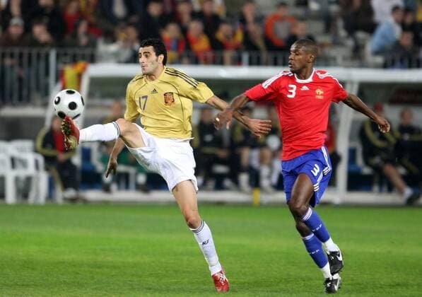 Daniel Gonzalez Guiza (Spanien, li.) gegen Eric Abidal (Frankreich) - - NOxONLINExUSE Fußball Länderspiel Herren Freundschaftsspiel 2008, Test, Testspiel, Nationalteam, Nationaltrikot, Spanien - Frankreich 1:0 Gruppe Malaga Dynamik, Fußball Länderspiel Herren Freundschaftsspiel 2008, Test, Testspiel, Nationalteam, Nationaltrikot, Spanien - Frankreich 1:0 Gruppe Malaga Dynamik,