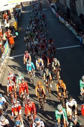 Zielankunft des Fahrerfeldes auf der 2. Etappe der Etoile de Besseges 2008 -  Radsport Herren Etoile de Besseges 2008, Straßenradsport, Straße, Rad Totale 2. Etappe: Nimes - Saint Ambroix Radsport Herren Etoile de Besseges 2008, Straßenradsport, Straße, Rad Totale 2. Etappe: Nimes - Saint Ambroix