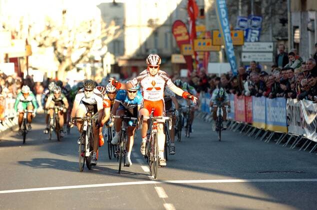Stefan van Dijk (Niederlande Mitsubishi Jartazi, vorn) gewinnt die 2. Etappe der Etoile de Besseges 2008 vor Erki Pütsep (Estland Bouygues Telecom, 2.v.li.) und Borut Bozic (Slowenien Cycle Collstrop) - Radsport Herren Etoile de Besseges 2008, Straßenradsport, Straße, Rad Gruppe 2. Etappe: Nimes - Saint Ambroix Freude, Radsport Herren Etoile de Besseges 2008, Straßenradsport, Straße, Rad Gruppe 2. Etappe: Nimes - Saint Ambroix Freude,