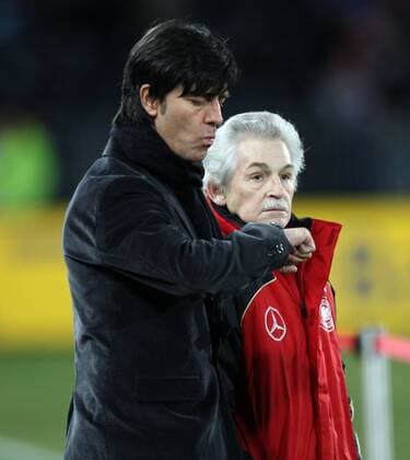 Bundestrainer Joachim Löw (li.) und Physiotherapeut Adolf Katzenmeier (beide Deutschland) Fußball Länderspiel Herren Freundschaftsspiel 2008, Testspiel, Test, Nationalmannschaft Gruppe Wien Fußball Länderspiel Herren Freundschaftsspiel 2008, Testspiel, Test, Nationalmannschaft Gruppe Wien