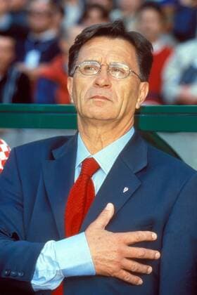 Nationaltrainer Miroslav Blazevic (Kroatien) - patriotisch während der Nationalhymne Fußball Länderspiel Herren , WM 1998, Gruppe H Porträt Lens Fußball Länderspiel Herren , WM 1998, Gruppe H Porträt Lens