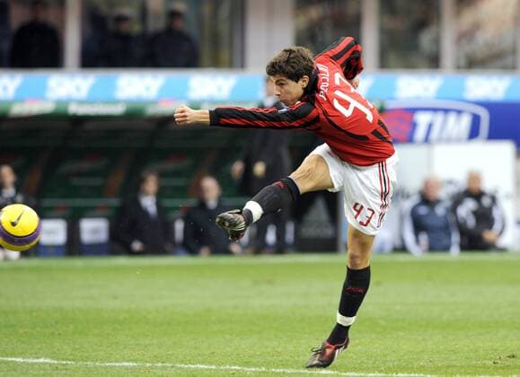 Alberto Paloschi (AC Mailand) zieht ab -  Fußball Herren Serie A 2007 2008, 1. Italienische Liga, AC Mailand, Milan Einzelbild premiumd Mailand Dynamik, Fußball Herren Serie A 2007 2008, 1. Italienische Liga, AC Mailand, Milan Einzelbild premiumd Mailand Dynamik,