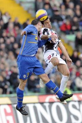 Fabio Quagliarella (Udine, re.) gegen Giorgio Chiellini (Juventus Turin) - Fußball Herren Serie A 2007 2008, 1. Italienische Liga, Udinese Calcio - Juventus Turin 1:2, Juve Gruppe premiumd Udine Dynamik, Kampf, Fußball Herren Serie A 2007 2008, 1. Italienische Liga, Udinese Calcio - Juventus Turin 1:2, Juve Gruppe premiumd Udine Dynamik, Kampf,