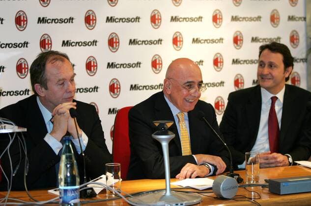 Pressekonferenz AC Mailand, mit Vizepräsident Adriano Galliani (Mitte), Mannschaftsarzt Jean Pierre Meersseman (li.) und Pierpaolo Caliento - Fußball Herren Serie A 2007 2008, 1. Italienische Liga, AC Milan, Pressekonferenz, Pressetermin Gruppe Funktionär, Vereinsführung, Vorstand Mailand Fußball Herren Serie A 2007 2008, 1. Italienische Liga, AC Milan, Pressekonferenz, Pressetermin Gruppe Funktionär, Vereinsführung, Vorstand Mailand
