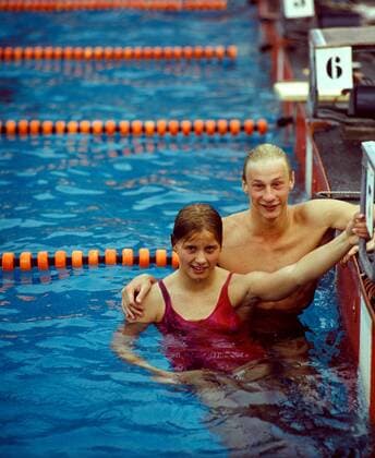 Kornelia Ender und Roger Pyttel (beide DDR) gut gelaunt Schwimmen Schwimmsport 1973 Gruppe Aufnahmedatum geschätzt Harmonie, Freude, Schwimmen Schwimmsport 1973 Gruppe Aufnahmedatum geschätzt Harmonie, Freude,