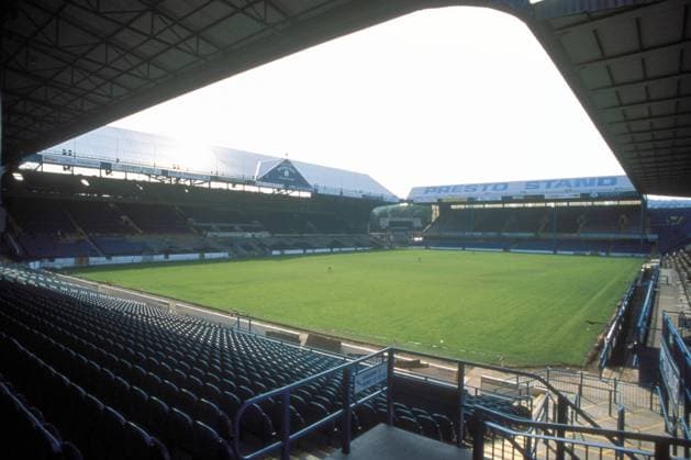 Innenansicht des Hillsborough Stadions, Spielstätte der EM 1996 und Heimspielstätte von Sheffield Wednesday Fußball Herren , EM 1996 o0 Austragungsort, Wettkampfstätte, Spielstätten Totale Aufnahmedatum geschätzt Sheffield Leere, Fußball Herren , EM 1996 o0 Austragungsort, Wettkampfstätte, Spielstätten Totale Aufnahmedatum geschätzt Sheffield Leere,
