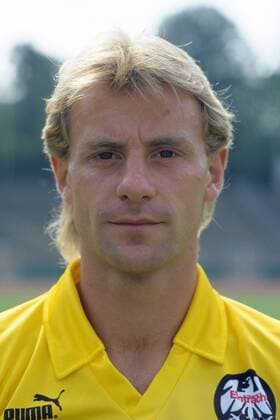 Manfred Binz (Eintracht Frankfurt) Fußball 1. BL Herren DEUTSCHSPRACHIGE SPORTZEITSCHRIFTEN UND -ZEITUNGEN NUR NACH RÜCKSPRACHE, Saison 1993 1994 Porträt Frankfurt M. Fußball 1. BL Herren DEUTSCHSPRACHIGE SPORTZEITSCHRIFTEN UND -ZEITUNGEN NUR NACH RÜCKSPRACHE, Saison 1993 1994 Porträt Frankfurt M.