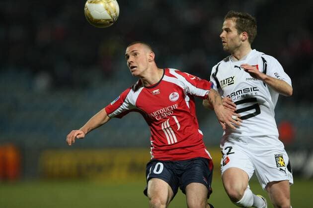 Ludovic Obraniak (Lille, li.) gegen Etienne Didot (Rennes) - ( Fußball Herren Ligue 1 2007 2008, 1. Französische Liga, OSC Lille - Stade Rennais 3:1 Gruppe Lille Dynamik, Fußball Herren Ligue 1 2007 2008, 1. Französische Liga, OSC Lille - Stade Rennais 3:1 Gruppe Lille Dynamik,